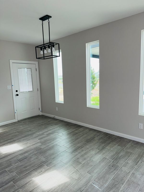 Building Photo - 701 N Onyx Ave