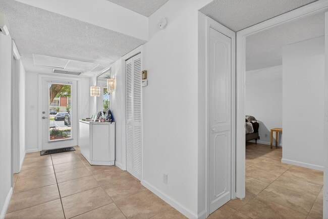 Building Photo - 3150 NE 48th Ct