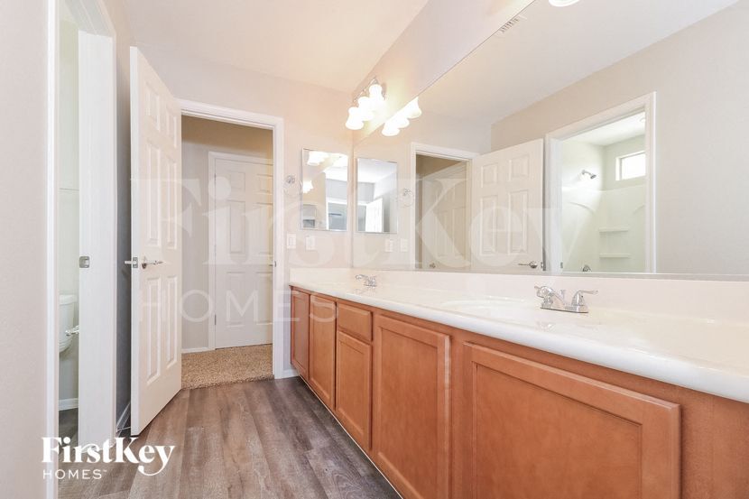 Building Photo - 19395 W Madison St