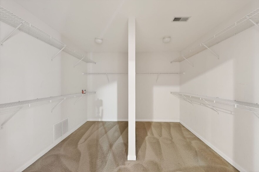 Building Photo - 6415 Evergreen Ct