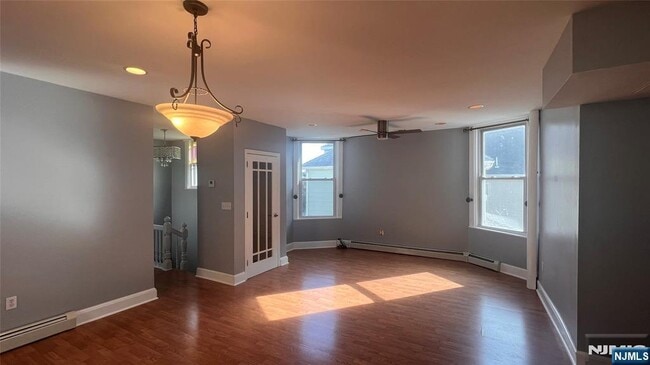 Building Photo - 82 Edgewater Pl