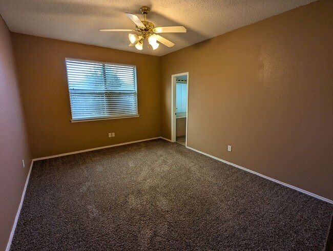 Building Photo - 3 Bedroom Home in West Fort Worth