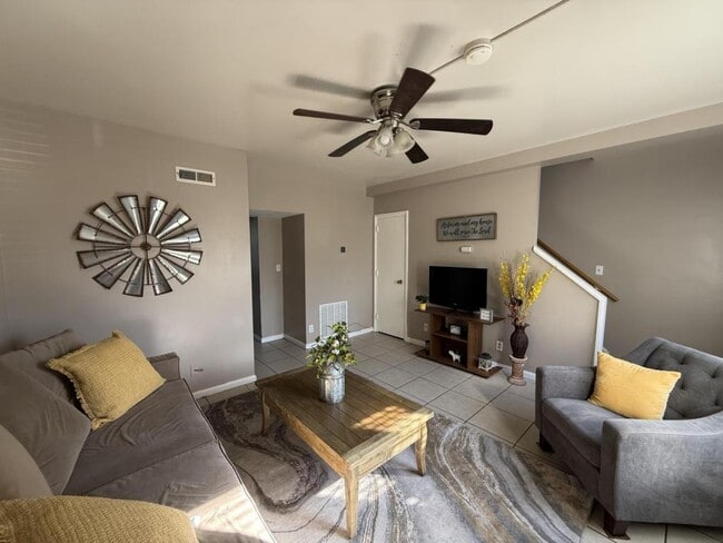 Building Photo - 1802 La Salle Pl