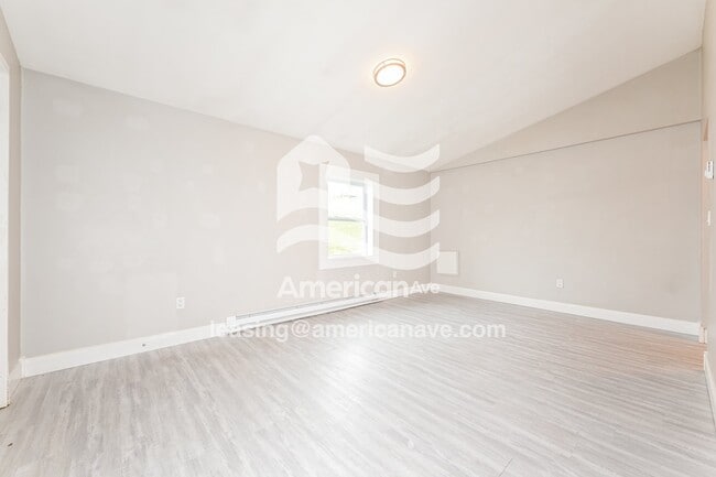 Building Photo - 800 Maple Ave