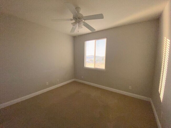 Building Photo - Top of the Hill - Gorgeous 5 Bedroom 3 Bat...