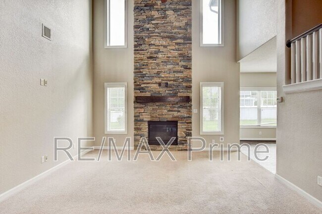 Building Photo - 813 Evelyn Way