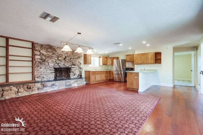 Building Photo - Luxury 4Bdm 4.5Ba Dream Home w/Wine Cellar...