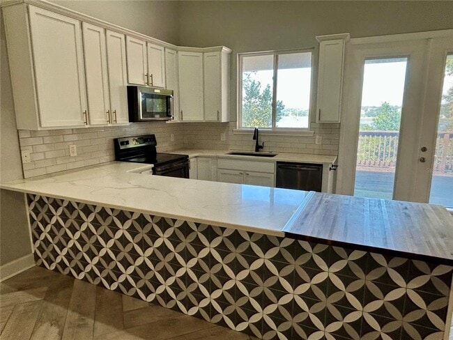 Building Photo - 1027 Campbell Ave