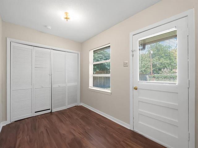 Building Photo - 403 Rolando Dr