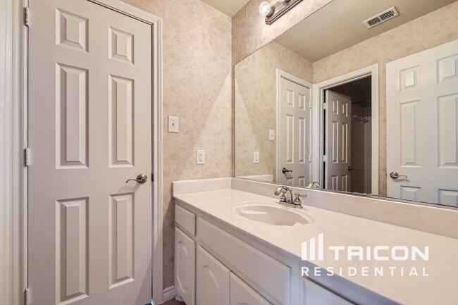 Building Photo - 5001 Pallas Ct