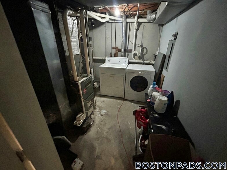 Building Photo - 5 Etna St