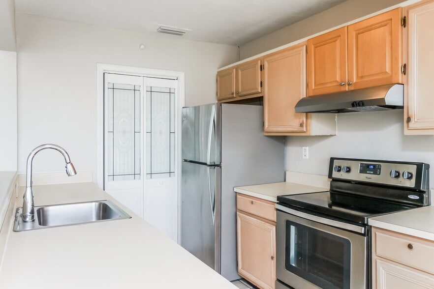 Building Photo - 11010 SW 123rd Ave