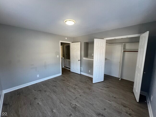 Building Photo - 5343 S Linwood Ave