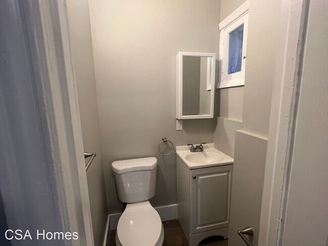 Building Photo - 3 br, 1.5 bath House - 952 S 8th St.