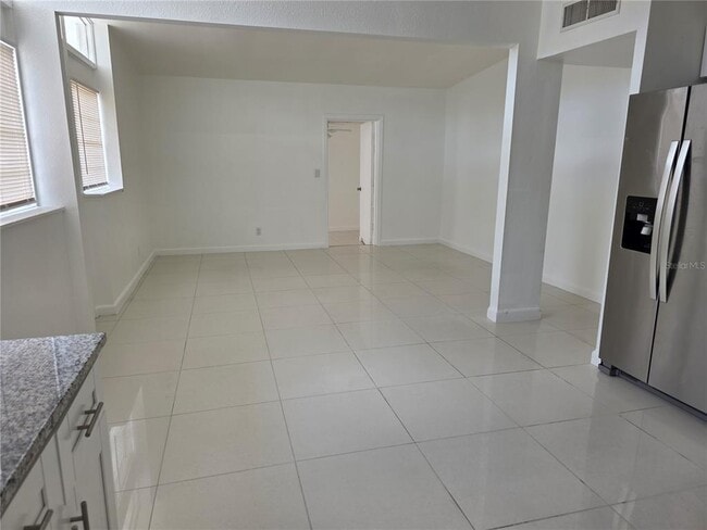 Building Photo - 1103 Teakwood Ave