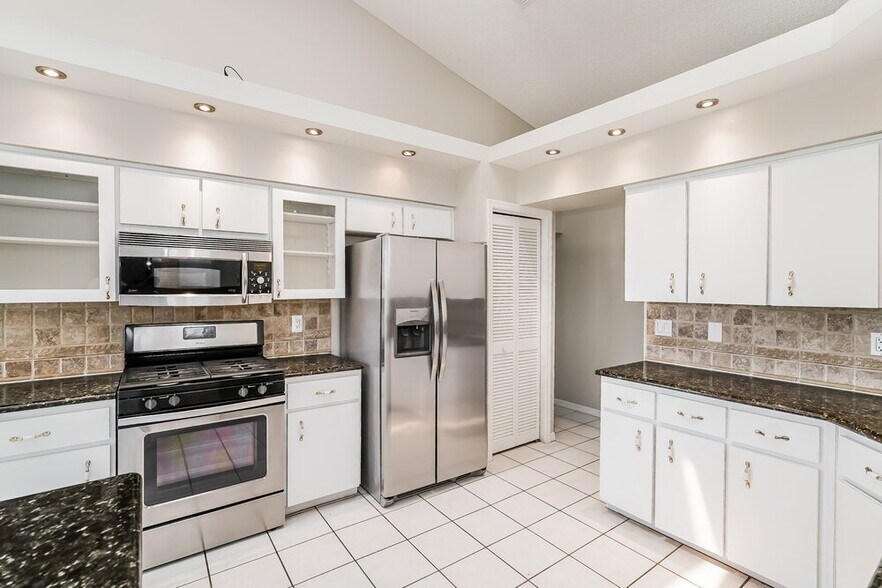 Building Photo - 14525 Pimberton Dr