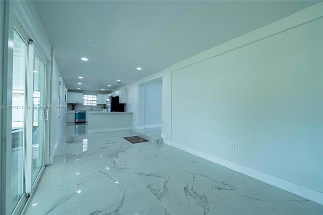 Building Photo - 921 NW 30th Ct