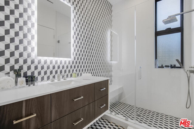 Building Photo - 10563 Ashton Ave