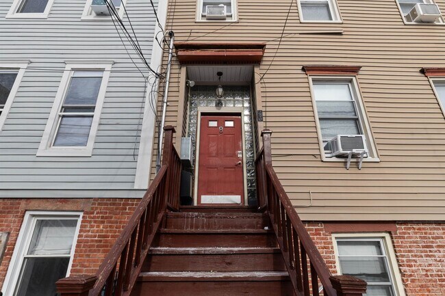 Building Photo - 46 Wayne St