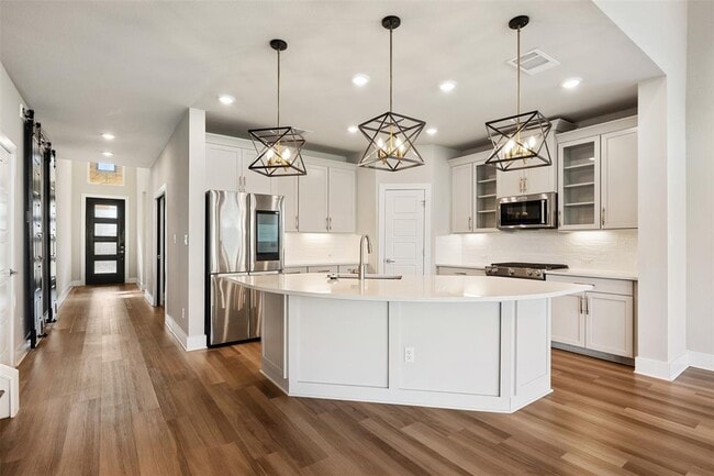 Building Photo - 2104 Prairie Oaks Dr