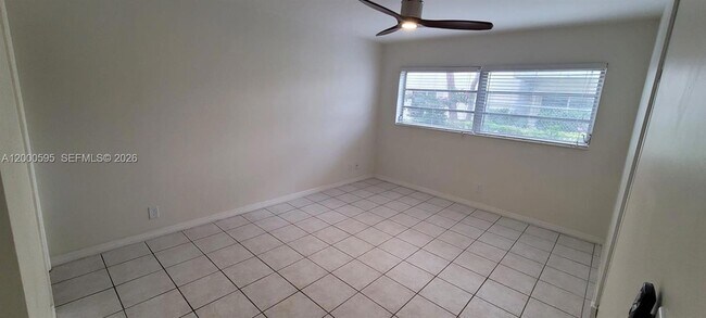 Building Photo - 1340 NE 28th Ave