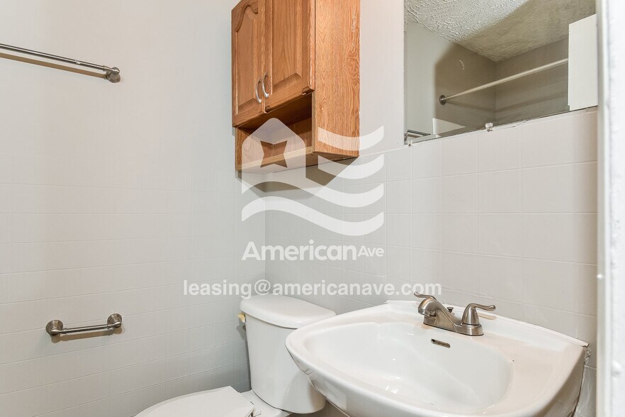 Building Photo - 537 Hemingway St