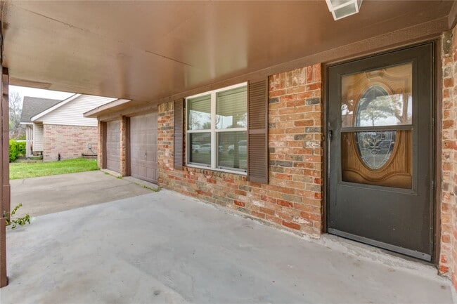 Building Photo - 12510 Hunting Brook Dr