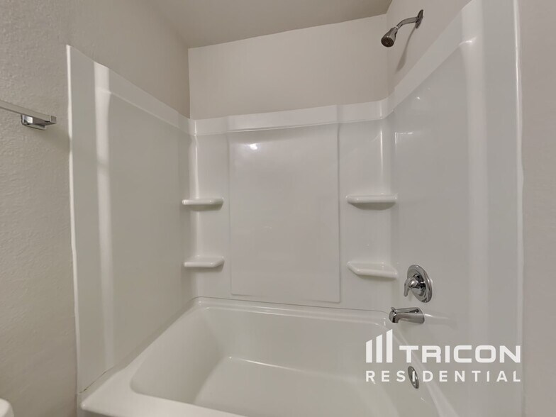 Building Photo - 10110 Cerritos dr