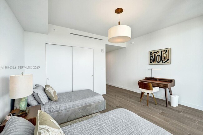 Building Photo - 900 N Ocean Blvd