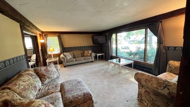 Building Photo - 191 Montgomery Rd