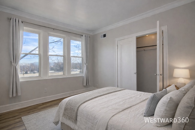 Building Photo - 6706 S Wood St