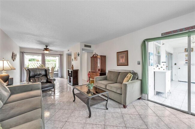 Building Photo - 425 Windrush Bay Dr