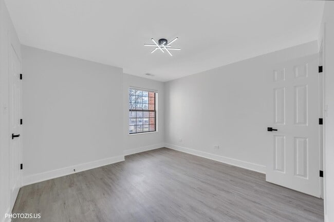 Building Photo - 1955 N Hicks Rd