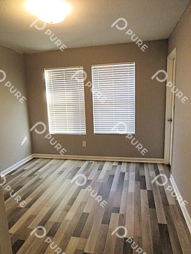 Building Photo - 221 Whitestone Dr NE