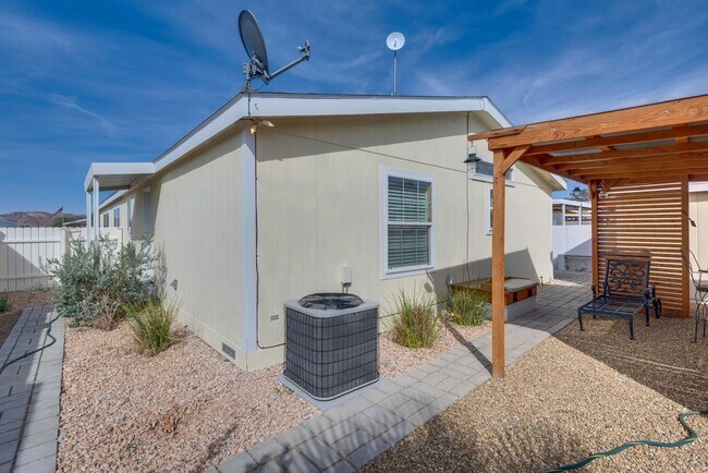 Building Photo - Charming Furnished Home in Age-Restricted ...