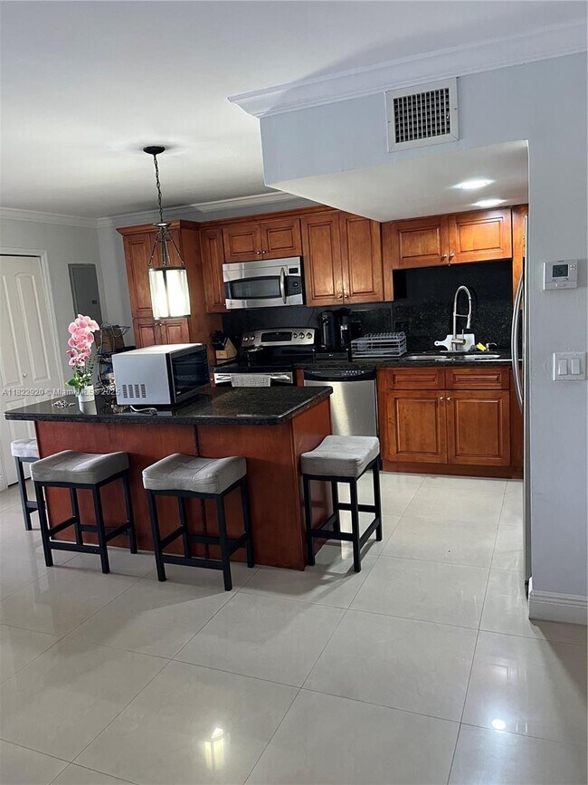Building Photo - 14327 Kendale Lakes Cir