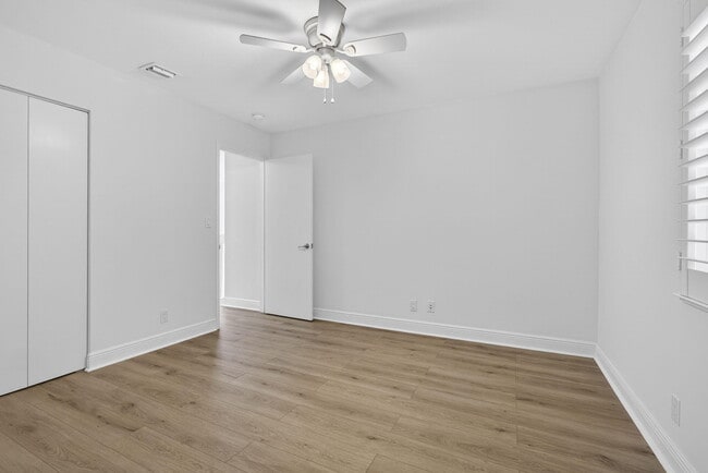 Building Photo - 259 Old Meadow Way