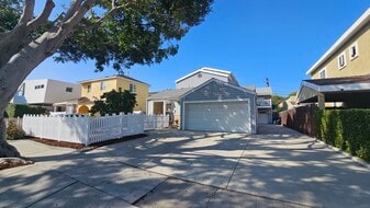 Building Photo - 4049 Tilden Ave