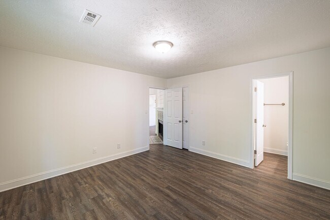 Building Photo - Updated Ranch on 1.6 Acres in Senoia. East Coweta Schools!