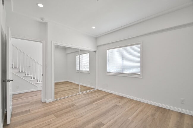 Building Photo - Beautiful Ocean View Townhome with Remodel...