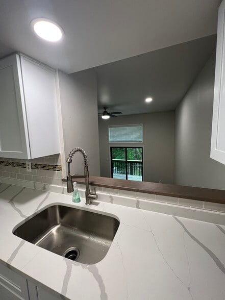 Building Photo - 3211 Champions Dr