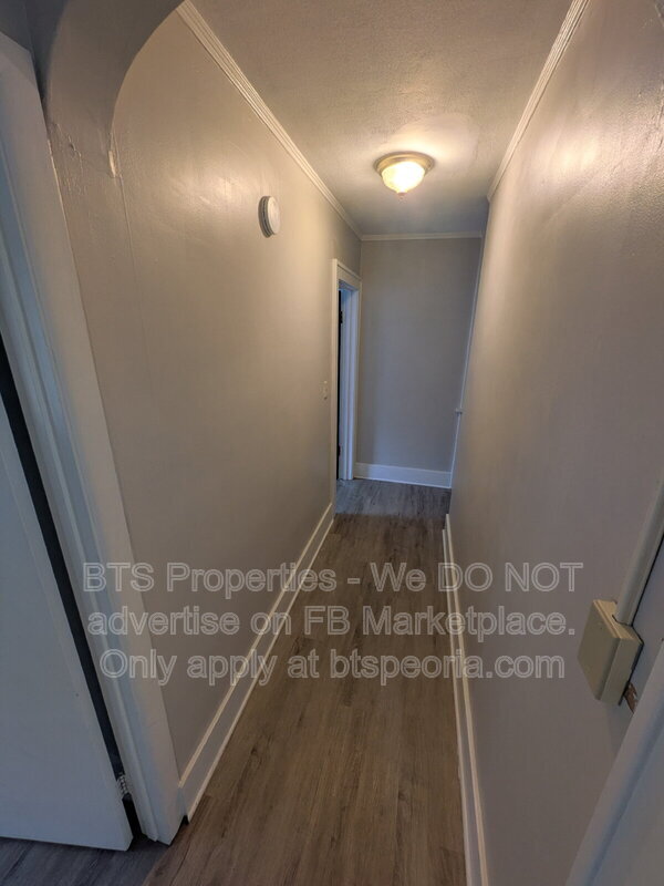 Building Photo - 1532 W Barker Ave