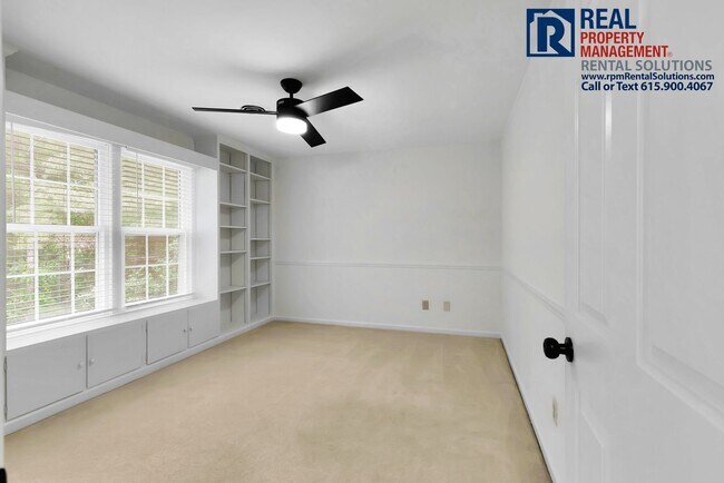 Building Photo - Beautiful Brentwood 3 BD home with attache...