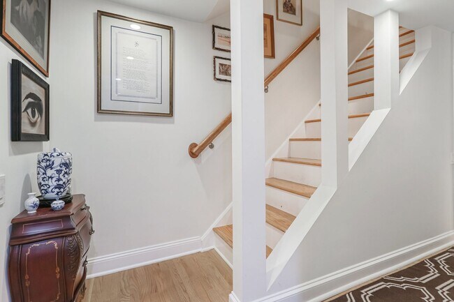 Building Photo - Amazing Adams Morgan Two-Level Condo| Parking included!