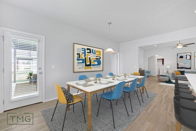 Building Photo - New Listing! Enclave at Parker Village!
