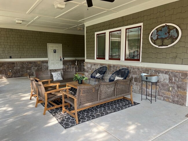 Building Photo - 5520 Viewpoint Ct
