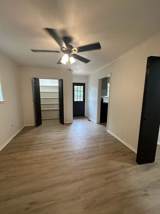 Building Photo - 6 Raleigh Cir