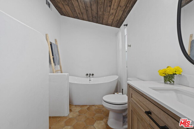 Building Photo - 251 N Encinal Ave