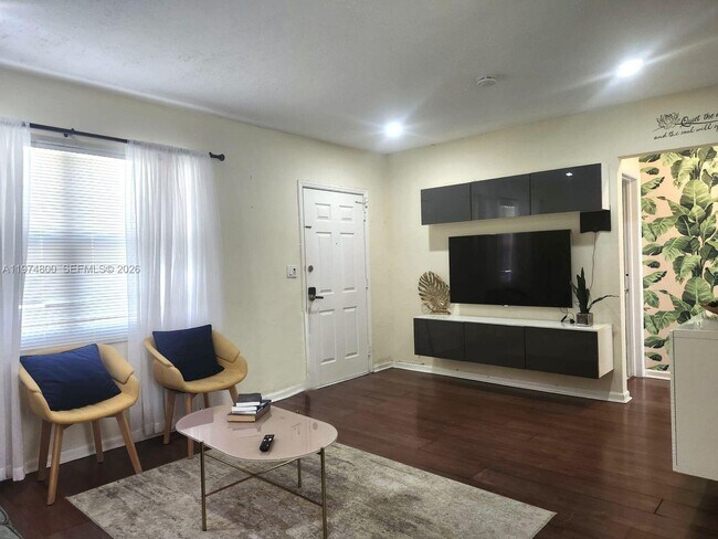 Building Photo - 11220 NE 11th Pl