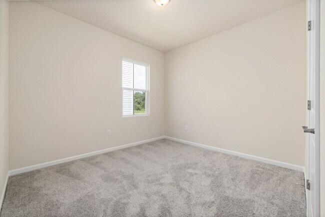Building Photo - Spacious 4BR/2BA Ranch in North East Raleigh – Internet & Cable Included | Open Floor Plan, Commu...
